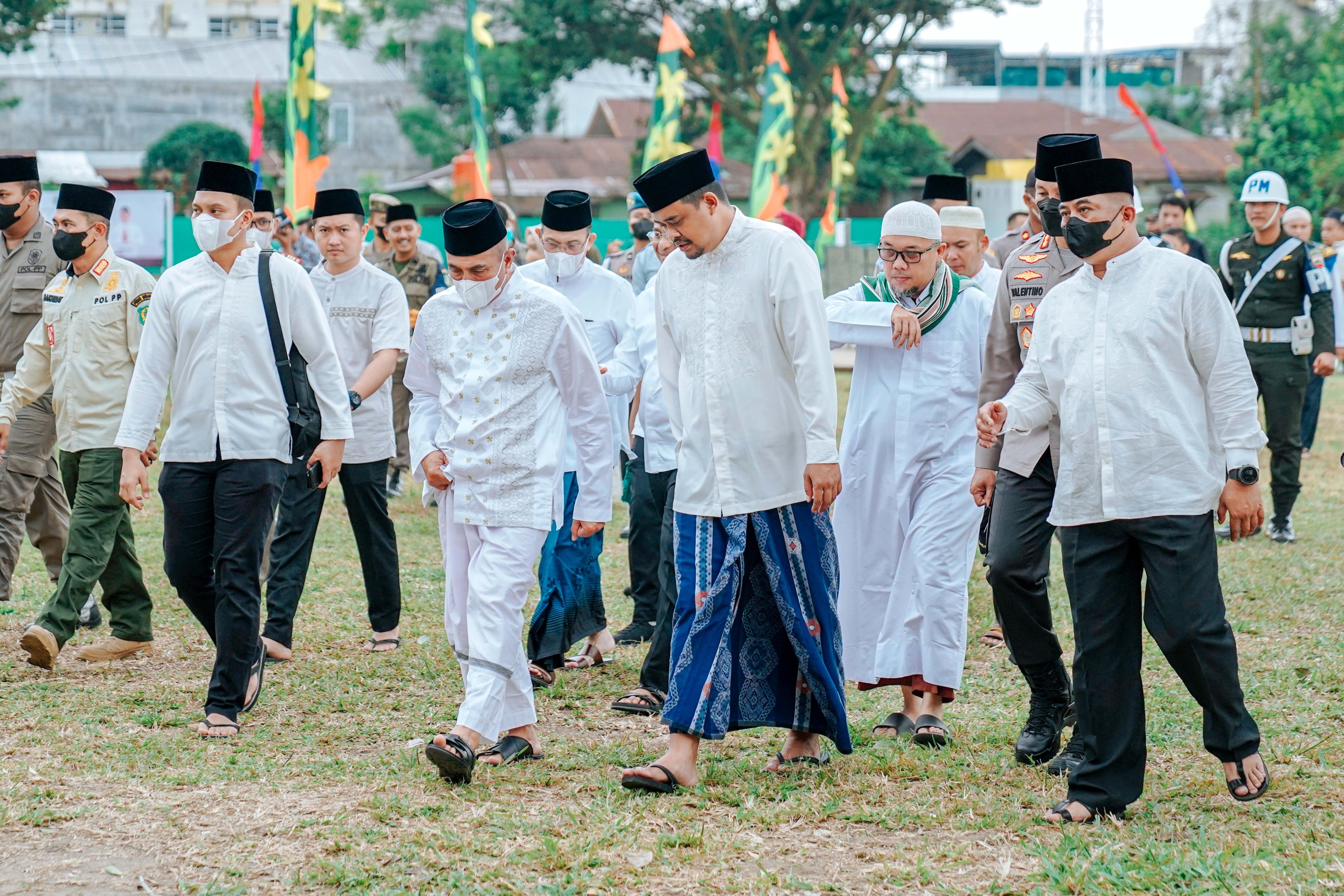 Wali Kota Medan, Bobby Nasution dan Gubernur Sumut, Edy Rahmayadi Shalat Idul Adha Bersama di Lapangan Gajah Mada, Minggu (10/7)