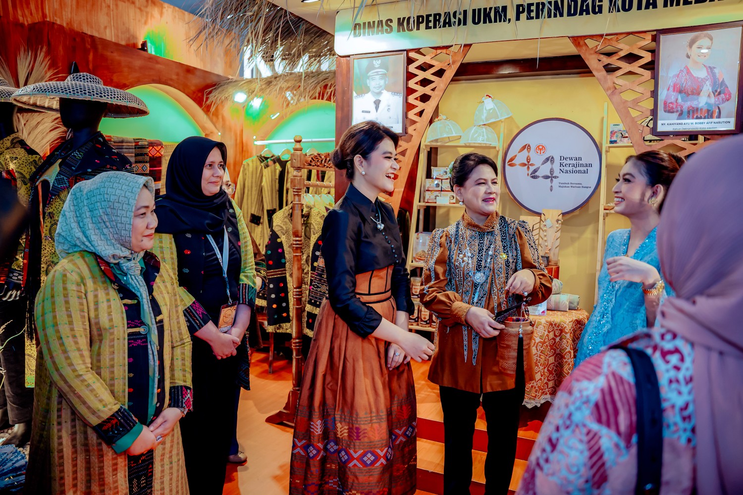 Dekranasda Kota Medan Ikut Serta Dalam Pameran Expo Yang Berlangsung di Pamedan Mangkunegaran, Kota Solo, Kamis (16/5/2024)