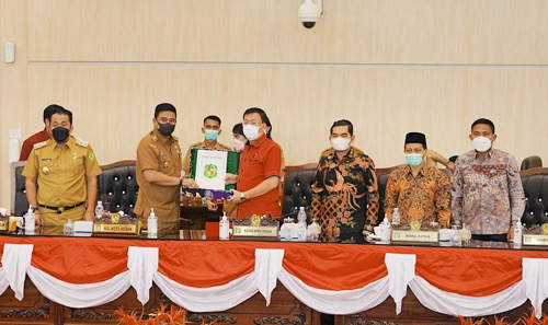 Bobby Nasution Pada Rapat Paripurna Penyampaian Pemandangan Umum Fraksi-Fraksi DPRD Kota Medan Atas Ranperda Kota Medan tentang Pertanggungjawaban Pelaksanaan APBD Tahun 2021 di Gedung DPRD Medan