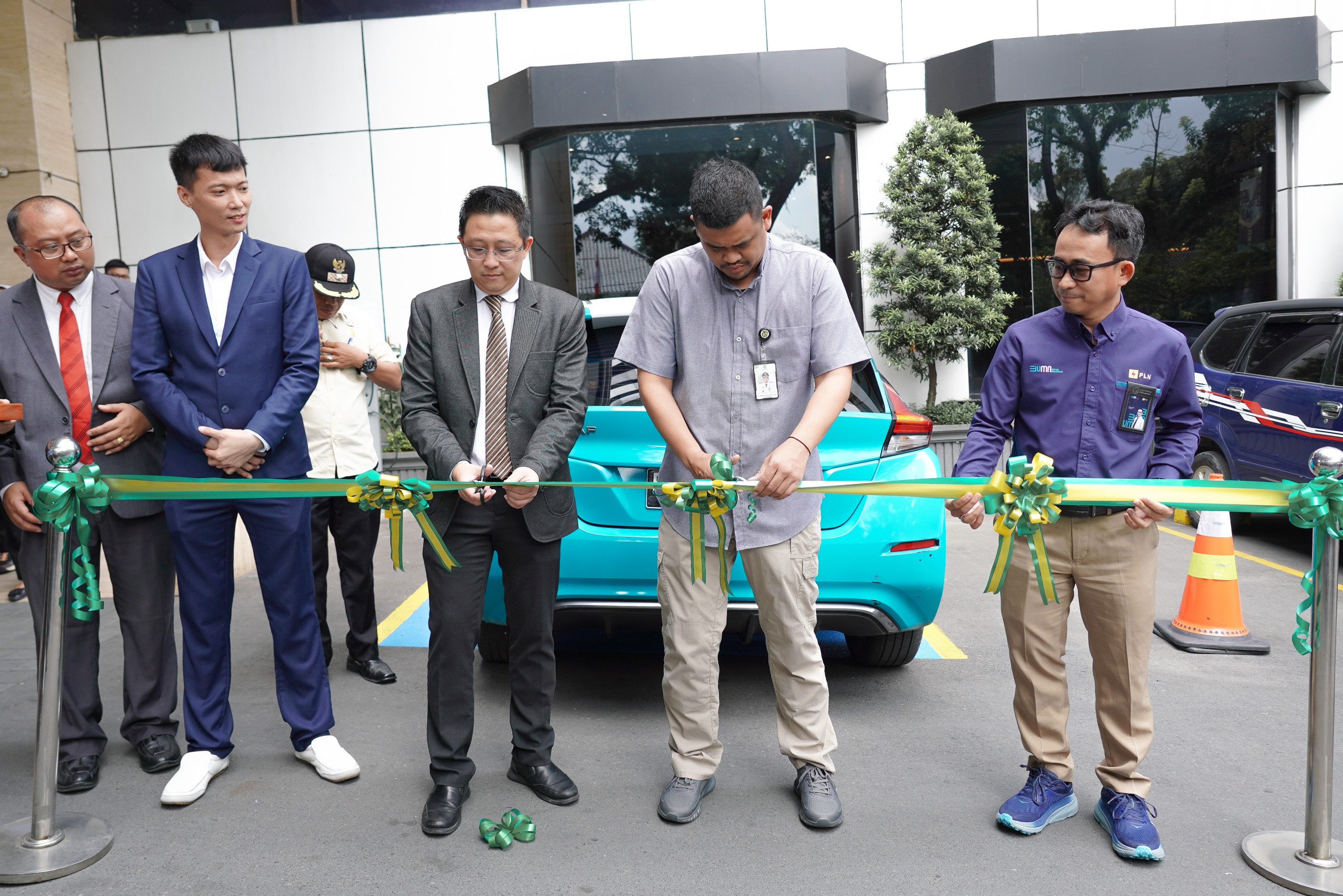 Wali Kota Medan, Bobby Nasution Meluncurkan Electric Vechile (EV) Charging Station di Hotel Le Polonia, jalan Jenderal Sudirman, Selasa (30/1/2024)