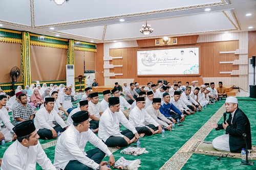 Di Malam Ketujuh Ramadhan, Bobby Nasution Bersama  Jajaran Kecamatan Medan Maimun Shalat Tarawih Berjamaah
