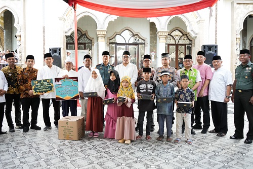 Aulia Rachman Melaksanakan Safari Ramadan di Masjid Muhajirin, Jalan Pancing 1, Medan Labuhan, Kamis (30/3) Sore.