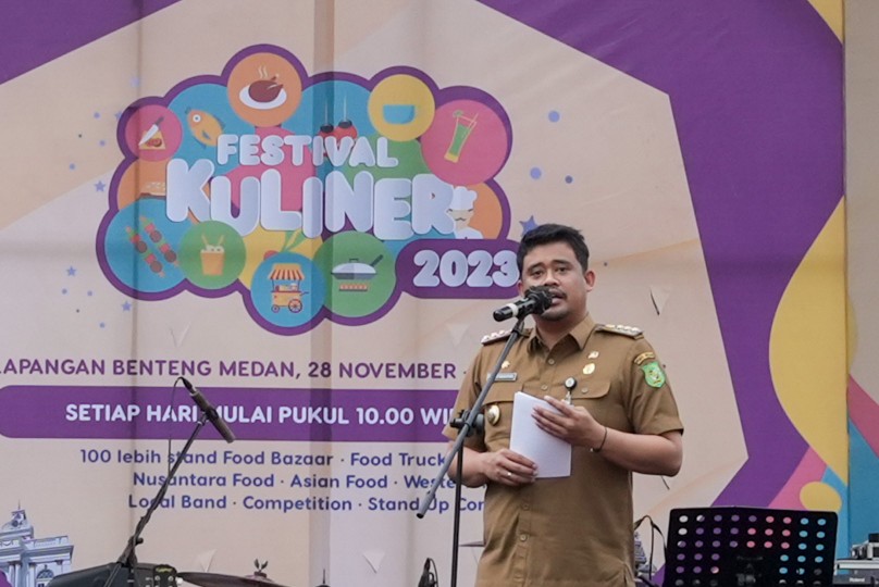 Wali Kota Medan, Bobby Nasution Membuka Festival Kuliner Medan, di Lapangan Benteng Selasa (28/11/2023)