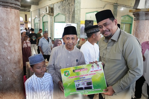 Bobby Nasution Melaksanakan Safari Ramadhan di Masjid Ar- Rahman yang terletak di Jalan Marelan IX, Kel. Terjun, Kec. Medan Marelan, Kamis (30/3)