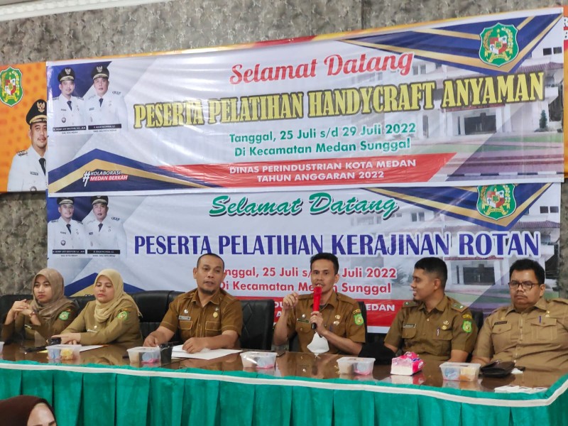 Pemko Medan Melalui Dinas Perindustrian Kota Medan Mengadakan Pelatihan Handycraft Anyaman dan Kerajinan Rotan Kepada Masyarakat di Kecamatan Medan Sunggal, Senin (25/7)