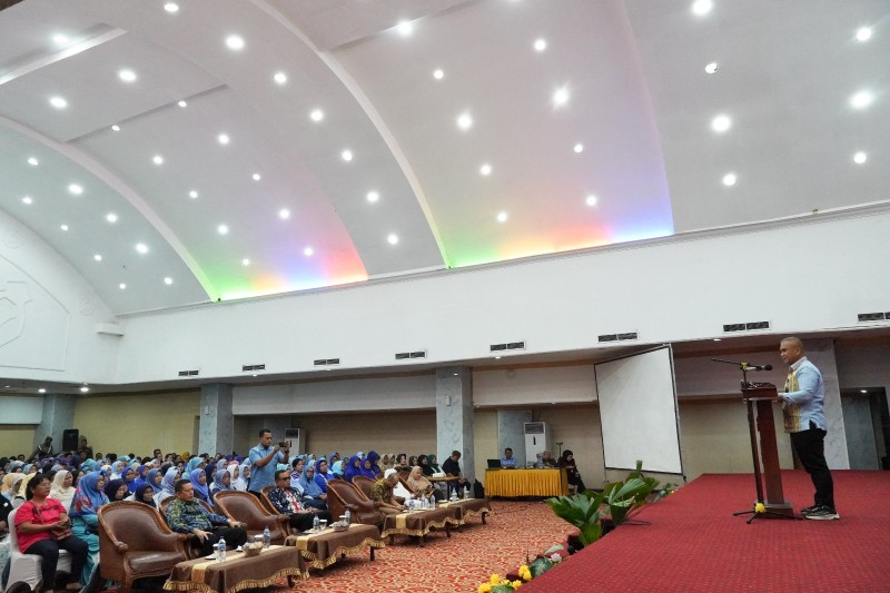 Asisten Pemerintahan dan Kesejahteraan Rakyat Setda Kota Medan, H.M. Sofyan Membuka Pelatihan Teknis PKH di Hotel Madani Medan, Kamis (25/1/2024)
