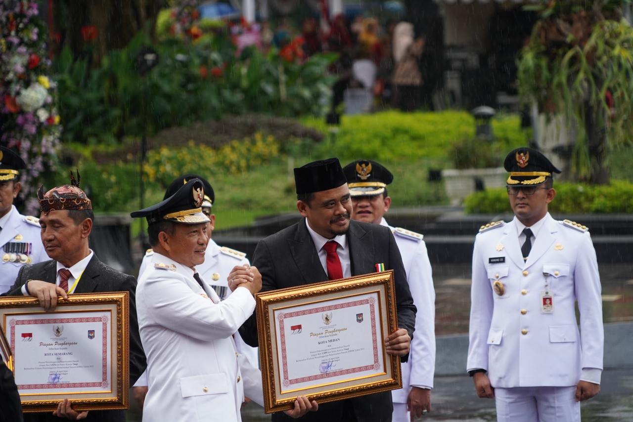 Inovatif dan Berkinerja Tinggi, Bobby Nasution TerimaTanda Kehormatan Satyalancana Karya Bhakti Praja Nugraha dan Penghargaan Prestasi Penyelenggaraan Pemerintahan Daerah