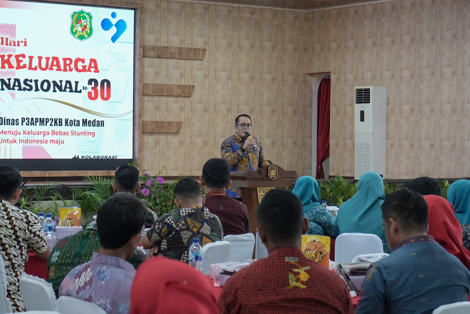 Bobby Nasution diwakili H. Aulia Rachman dalam Peringatan Harganas ke-30 Kota Medan di Gedung Serbaguna PKK Kota Medan, Kamis (14/9).