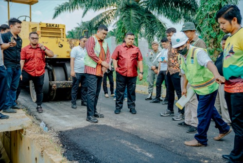 Temukan Pengaspalan Jalan Bunga Rampai III Dilakukan Asal-asalan, Bobby Nasution Minta Dikorek & Diaspal Ulang