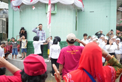 Semangat Masyarakat Kampung Aur Gelar Upacara HUT Ke 78 Kemerdekaan RI Ditengah Kondisi Banjir
