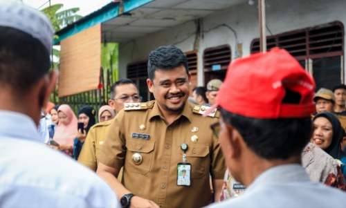 Bersama Bobby Nasution Serahkan Sertifikat Tanah, Menteri ATR/BPN Targetkan 2024 Medan Kota Lengkap