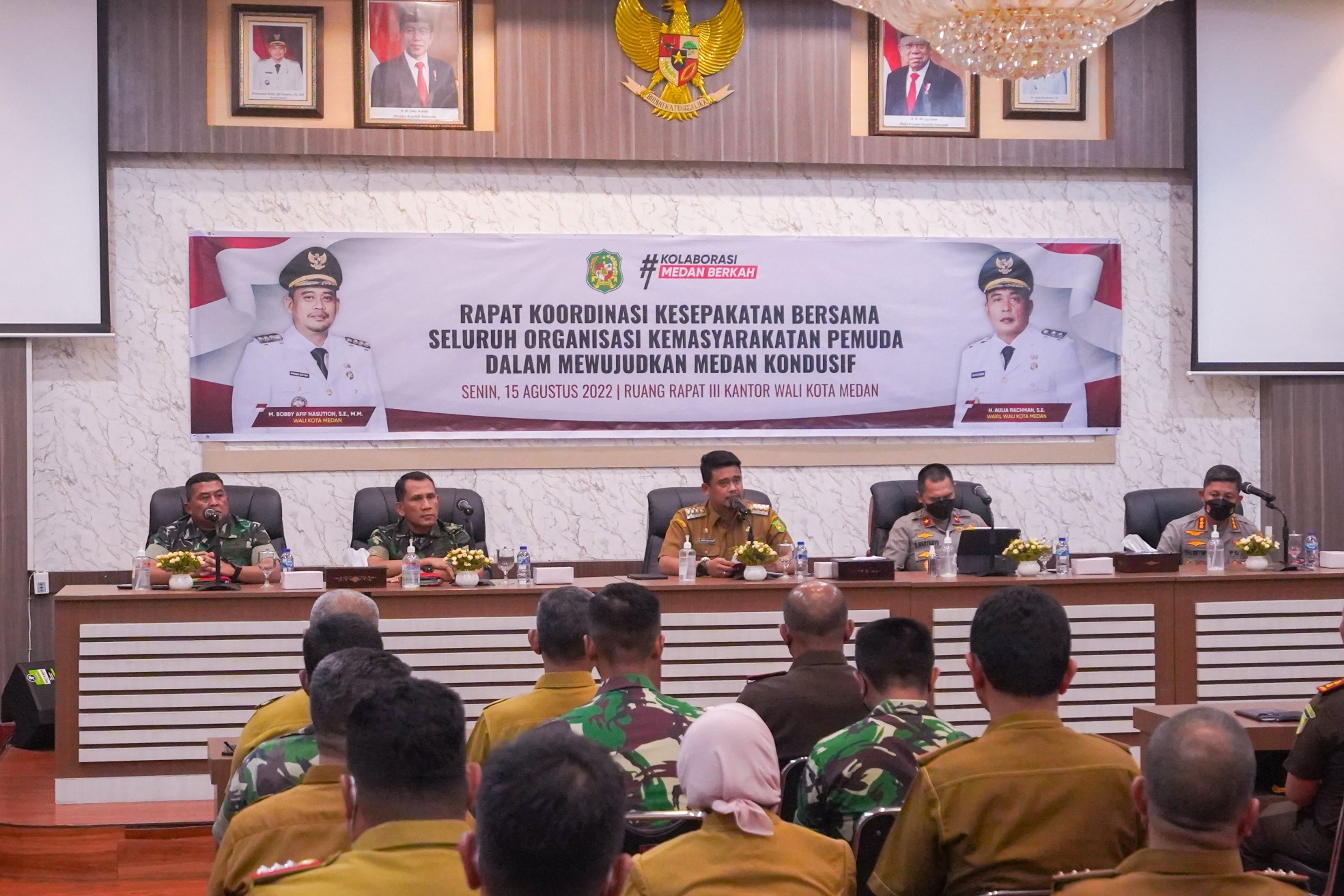 Wali kota Medan, Bobby Nasution Memimpin Rapat Koordinasi Kesepakatan Bersama Seluruh Organisasi Kemasyarakatan Pemuda (OKP), di Balai Kota, Senin (15/8)