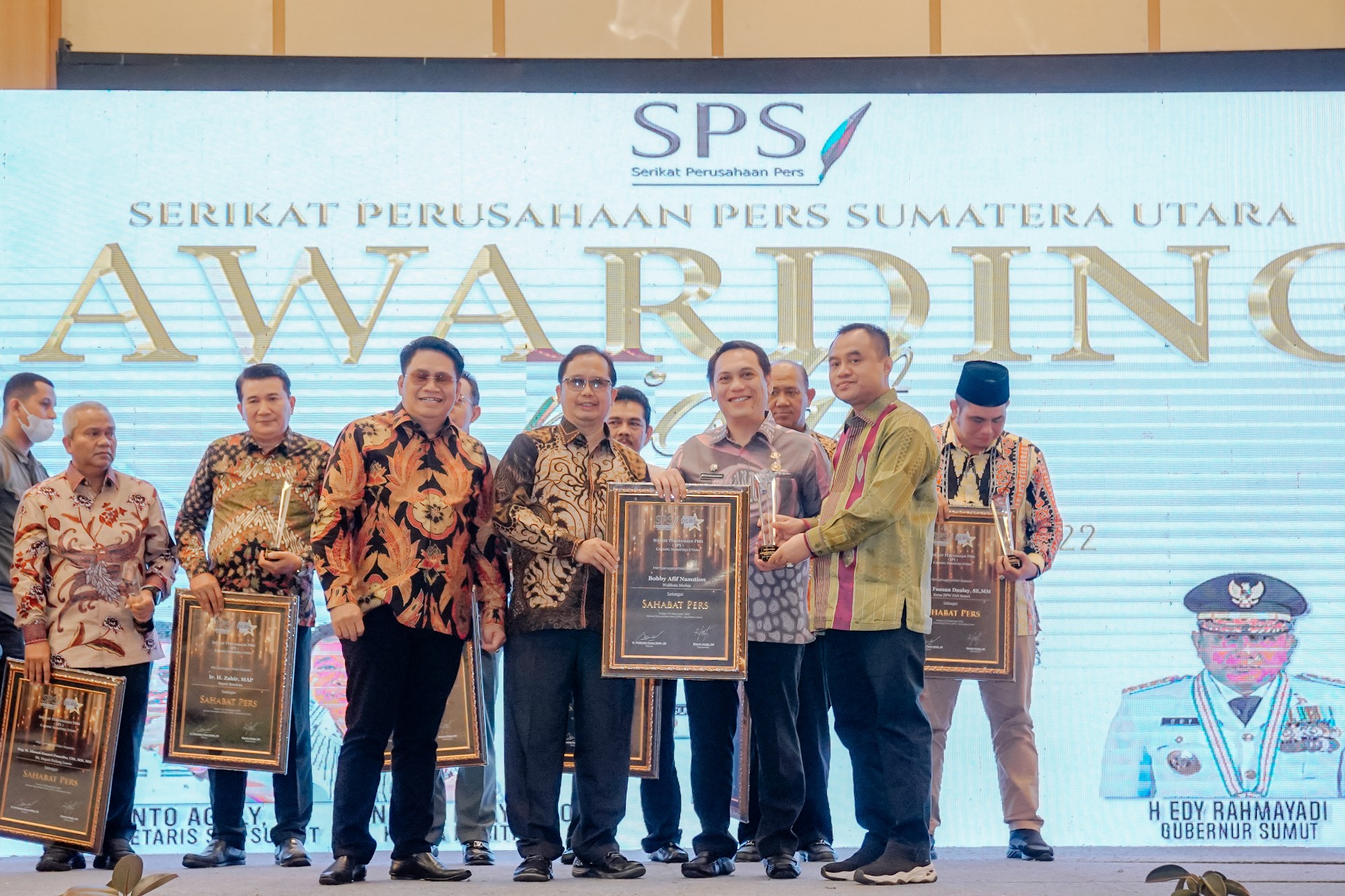 Bobby Nasution Terima Penghargaan Sahabat Pers Dari SPS Sumut