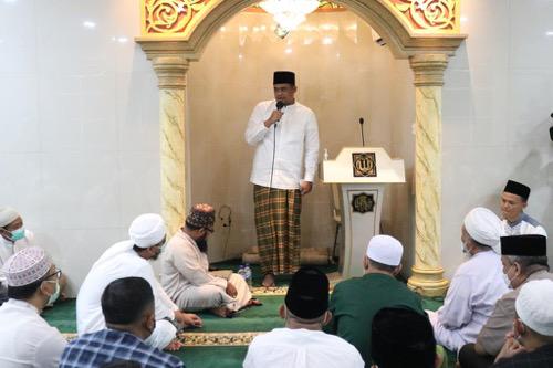 Bersama Wagubsu, Bobby Nasution Salat Subuh Berjamaah di Masjid Al Hikmah, Medan Sunggal