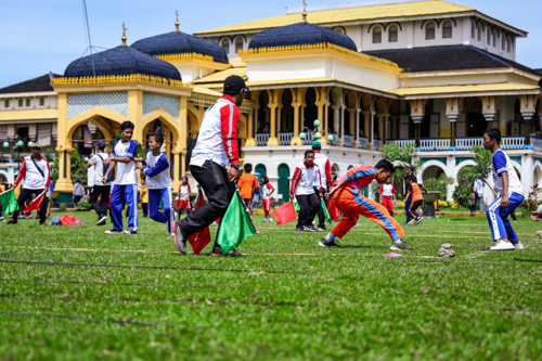 Semarakkan HUT Kota Medan Ke-432, Ratusan Siswa SD dan SMP Ikuti Pelestarian Permainan Tradisional