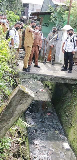 Wali Kota Medan Turun Langsung Melihat Saluran Drainase Yang Tersumbat di Kec. Medan Timur