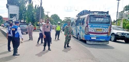 Antisipasi Penyebaran Covid-19, Petugas Kembali Melakukan Penyekatan Di Jalur Masuk ke Kota Medan