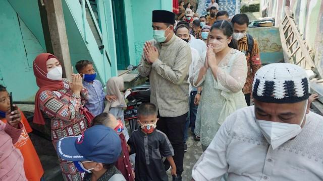 Wali Kota Medan dan Ketua TP PKK Kota Medan Kunjungi Warga Terdampak Banjir di Kampung Aur