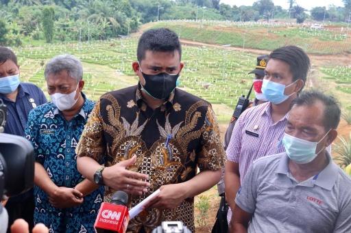 Bobby Nasution Tinjau Pemakaman Khusus Covid-19