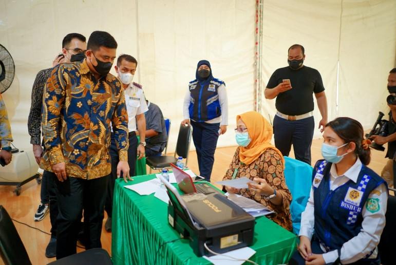 Wali Kota Medan Tinjau Vaksinasi Bagi Supir Angkutan Umum, Ditargetkan Seluruh Supir Divaksin