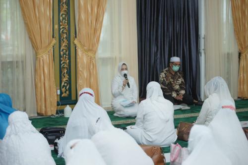 Tausiah Agama isi Pengajian Ramadhan TP PKK Kota Medan