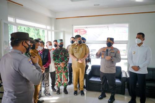 Wali Kota Medan Bersama Wakapolri Tinjau Pos PPKM Mikro di Komplek Menteng Indah