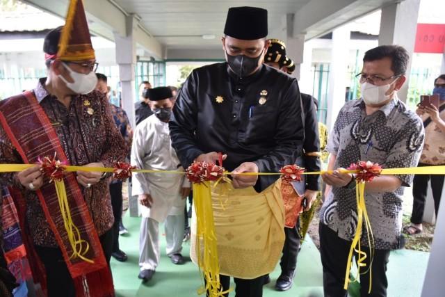 Bobby Nasution Resmikan Ruangan ICU Khusus Covid-19