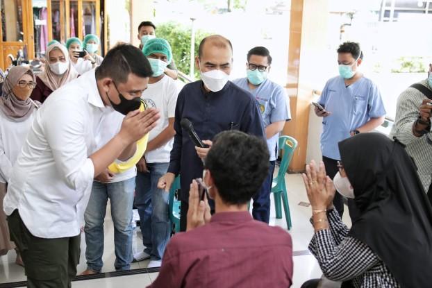 Wali Kota Medan Tinjau Pelaksanaan Vaksinasi Massal di Masjid Al Musabihin