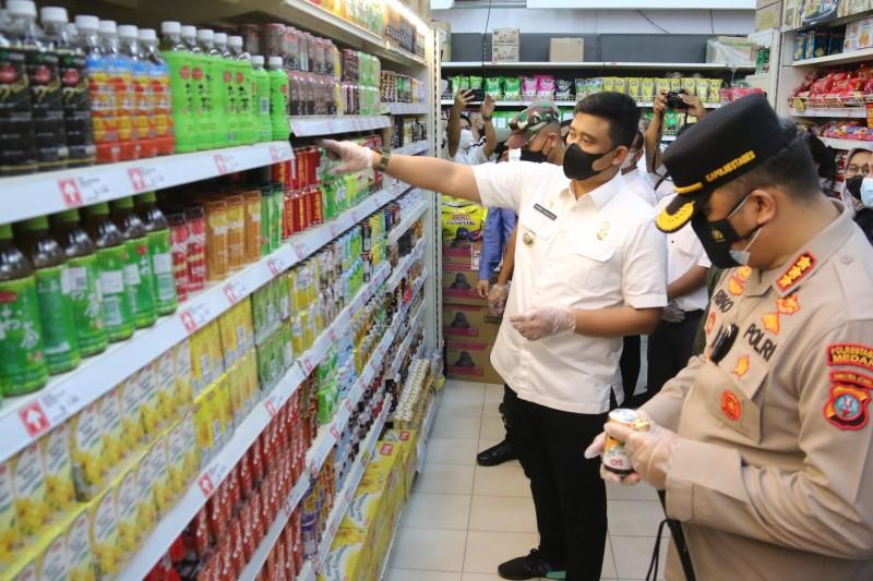 Wali Kota Medan Meninjau Ketersediaan Bahan Kebutuhan Pokok di Pasar Modern Berastagi Supermarket