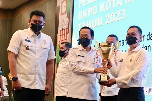 Bobby Nasution Berikan Penghargaan kepada 9 OPD Terbaik pada Pembukaan Musrenbang RKPD 2023 