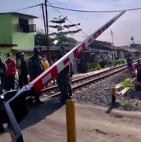 Bobby Nasution Resmikan Pintu Perlintasan Kereta Api di Jalan Ayahanda