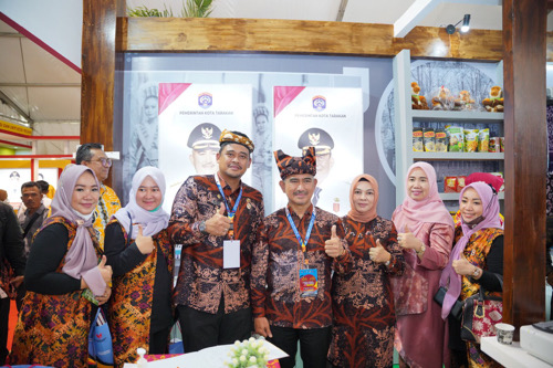 Bobby Nasution Borong Produk UMKM di Ajang Indonesia City Expo APEKSI Padang