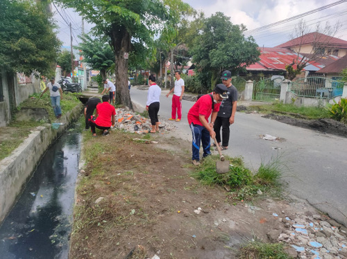 Kecamatan Medan Perjuangan Melaksanakan Gotong Royong Bersama