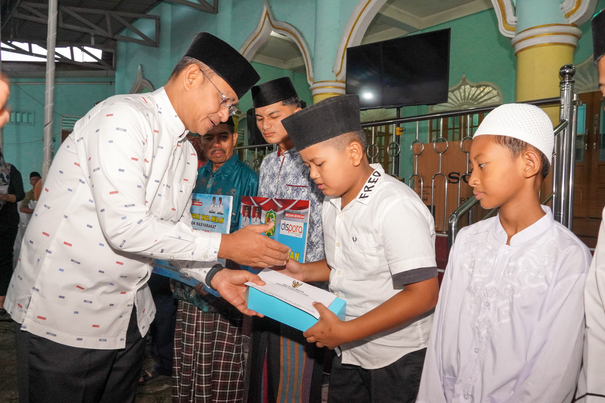 Safari Ramadan, Sekda Salurkan Bantuan Pemko Medan ke Masjid Jami’ Al Fajar Medan Maimun