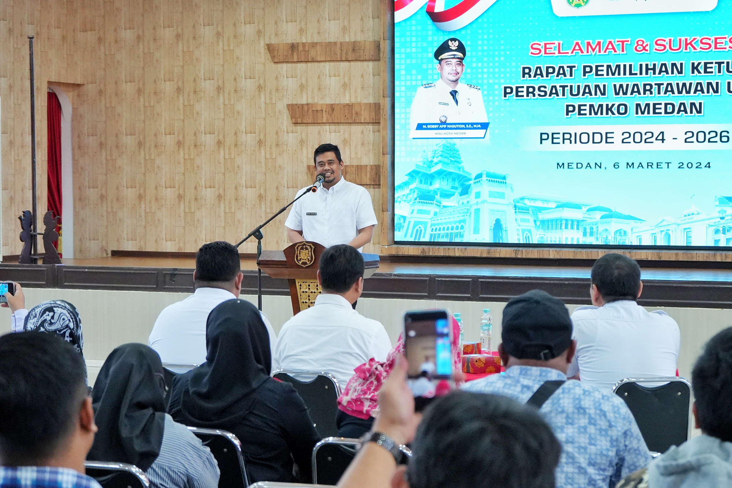 Hadiri Pemilihan Ketua Persatuan Wartawan Unit Pemko Medan, Wali Kota Medan Ingin Ketua Terpilih Bisa Mencerdaskan Masyarakat Melalui Informasi Akurat