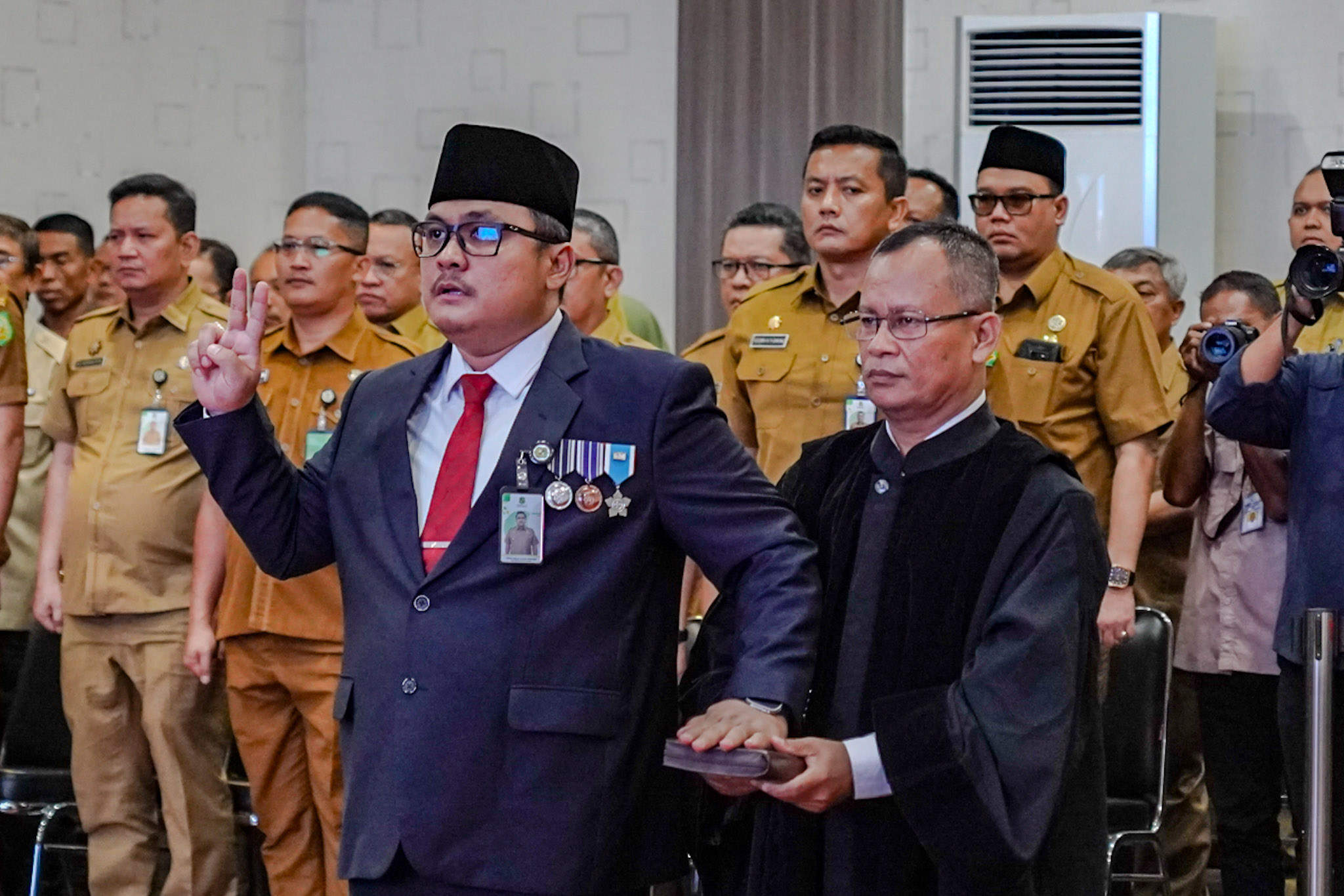 Lantik Topan Ginting Jadi Penjabat Sekda Medan, Bobby Nasution Berpesan Ciptakan Lingkungan Internal dan Eksternal Pemko yang Kondusif