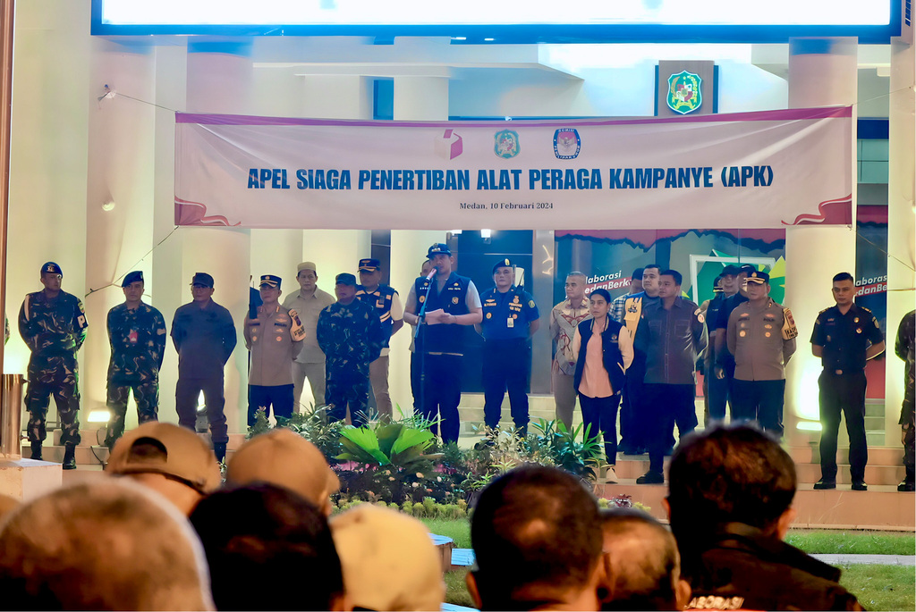 Masa Tenang Dimulai, Minggu Dini Hari Bobby Nasution Bersama KPU dan Bawaslu Medan Tertibkan Alat Peraga Kampanye