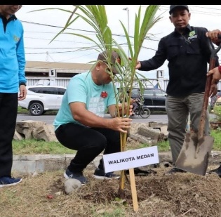 Wujud Kolaborasi Pemko Medan, Aksi Penanaman Pohon Dilakukan di Kecamatan Medan Belawan