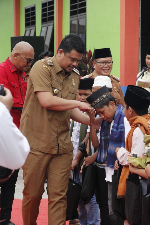 Tinjau Sunat Massal Gratis Di SMPN 16 Medan, Bobby Nasution: Medan Barat Jadi Pilot Project, Kecamatan Lain Dapat Mengikuti