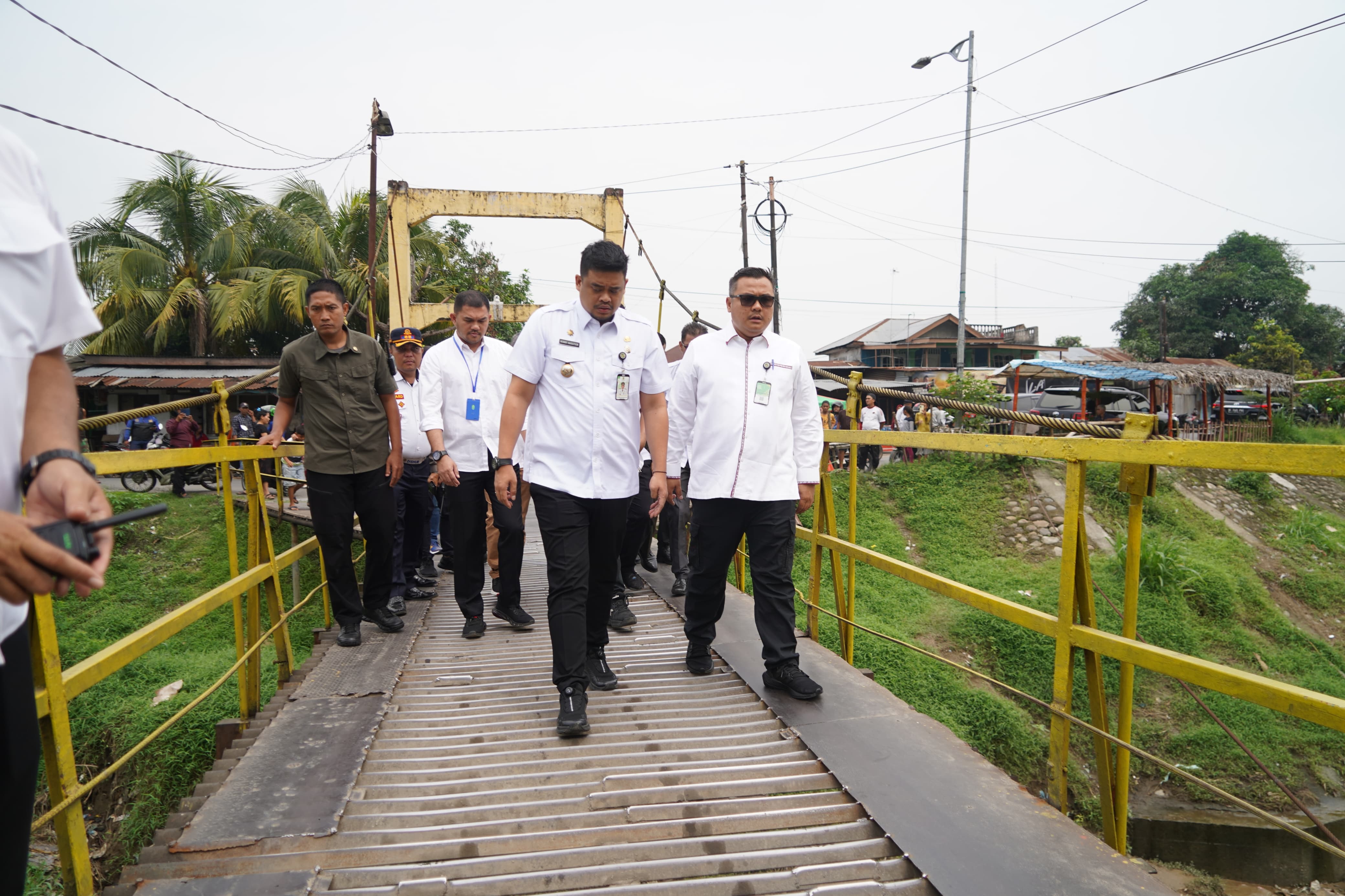 Jembatan Gantung Sungai Deli Kota Bangun Akan di Renovasi, Terselip Harapan Warga saat Bobby Nasution Lakukan Peninjauan